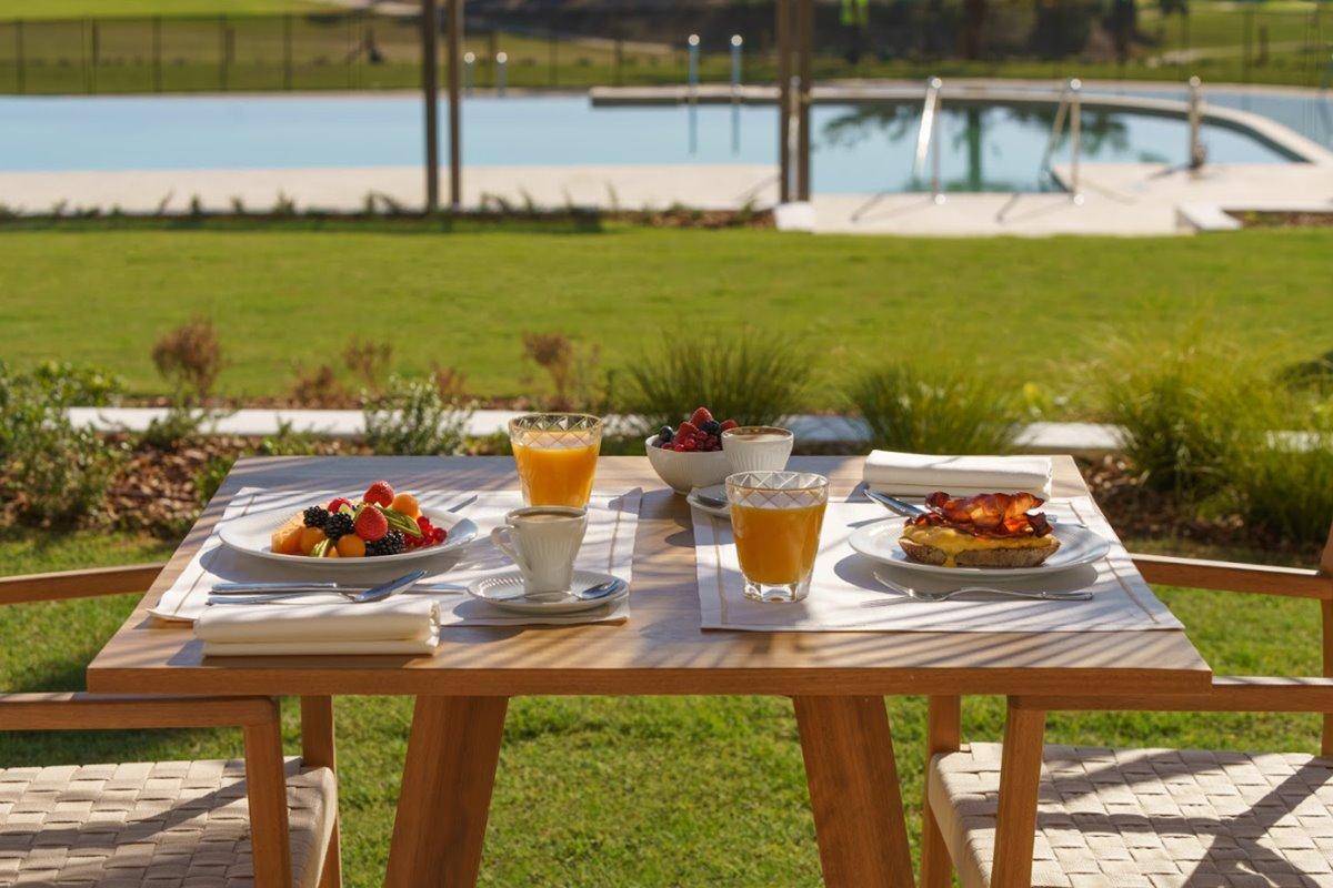 פואנגירולה La Zambra Resort-The Unbound Collection By Hyatt מראה חיצוני תמונה