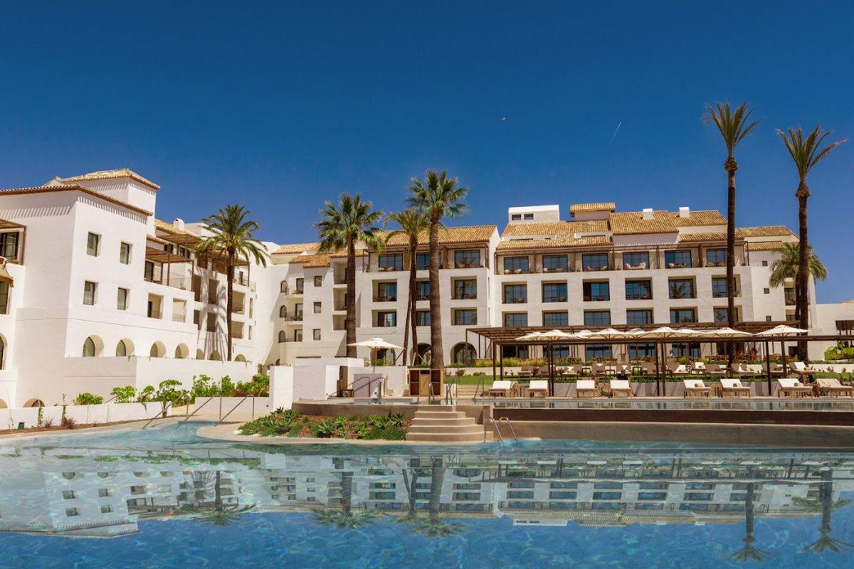 פואנגירולה La Zambra Resort-The Unbound Collection By Hyatt מראה חיצוני תמונה
